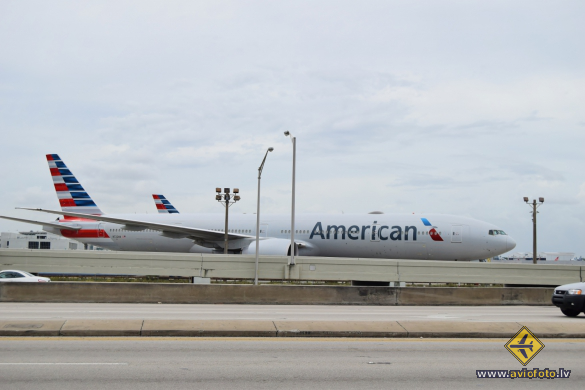 Boeing 777-323/ER